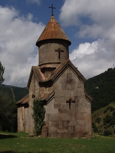 medieval-church-in-armenia-arm005.jpg